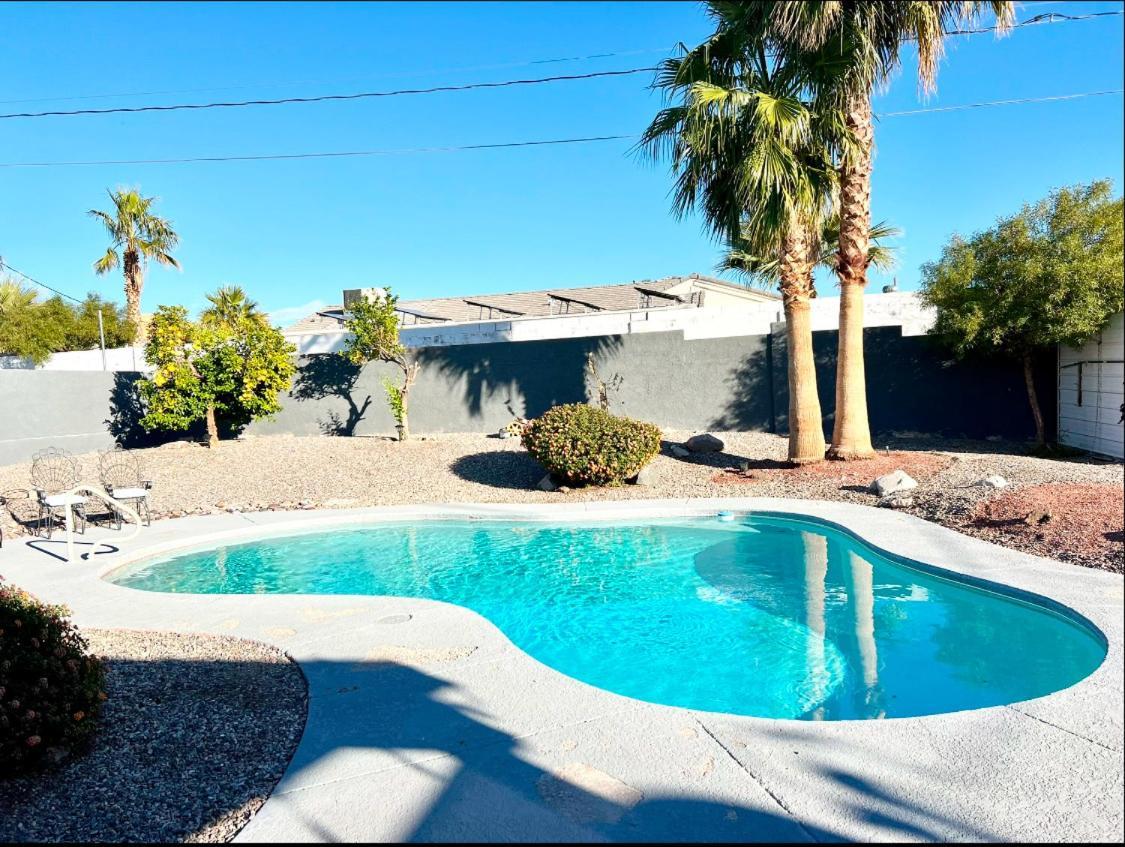 Spacious Getaway! Pool, Spa, Sleeps 9 Лейк Хавасу Сити Екстериор снимка