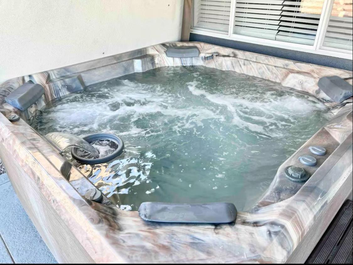 Spacious Getaway! Pool, Spa, Sleeps 9 Лейк Хавасу Сити Екстериор снимка