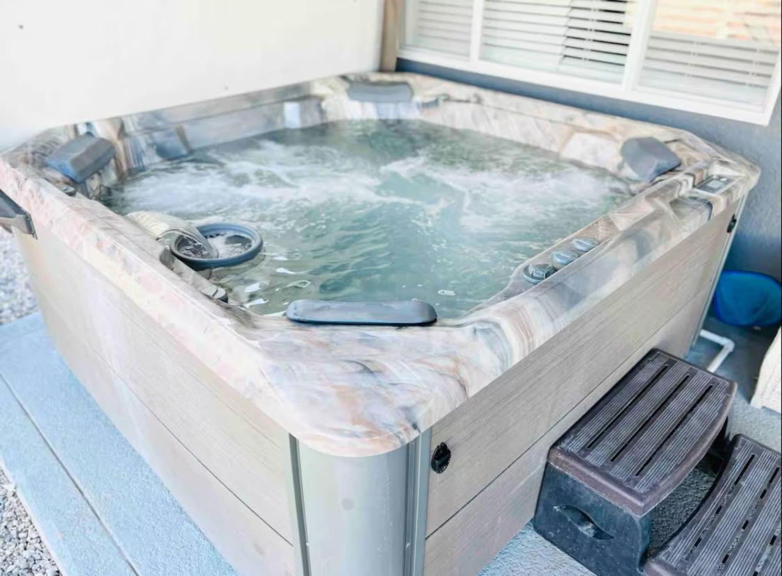Spacious Getaway! Pool, Spa, Sleeps 9 Лейк Хавасу Сити Екстериор снимка